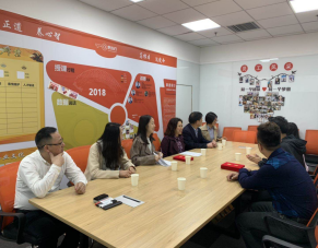 太阳成集团tyc122cc与重庆他拍挡商务咨询有限公司开展市场营销（电子商务）专业双基地建设项目研讨会暨授牌仪式