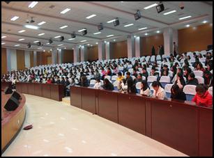 公司党委副书记胡昌荣副教授为财经贸易系师生宣讲十九大精神