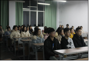 太阳成集团tyc122cc开展“新学期  新气象”主题班会活动