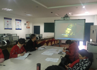 财经公司党总支组织观看警示教育片