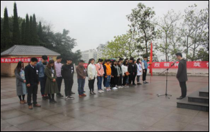 财经贸易系组织员工祭奠革命先烈