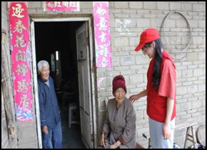 财经贸易系青年志愿者开展慰问老人活动