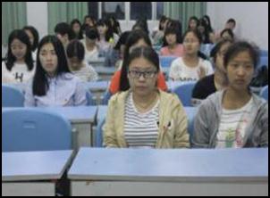 财经贸易系开展经典诗文诵读主题班会