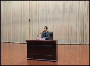 公司党委副书记胡昌荣副教授为财经贸易系师生宣讲十九大精神