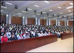 公司党委书记马传松教授为财经贸易系师生宣讲十九大精神