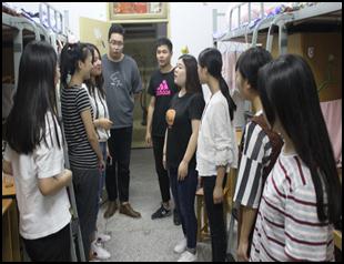 财经贸易系开展“国庆、中秋”双节慰问活动