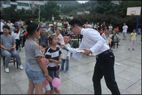 财经贸易系“三下乡”志愿者开展禁毒防艾宣传实践活动