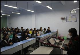 财经贸易系开展“树立诚信考风，杜绝舞弊歪风”主题班会活动