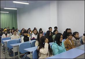 财经贸易系开展“学习反恐防暴知识”主题团日活动