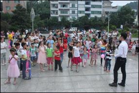 财经贸易系“三下乡”志愿者开展禁毒防艾宣传实践活动